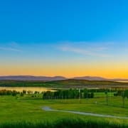 Östersund Frösö Golfbana med Oviksfjällen och Storsjön i bakgrunden